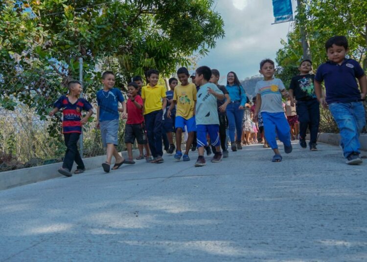 Residentes de San Antonio del Mosco estrenan calles construidas por la DOM