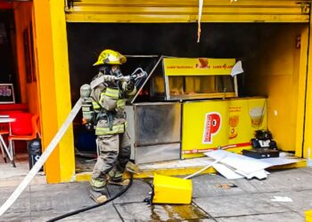 Explosión de tambo de gas en Pollo Pinulito deja a tres personas con quemaduras