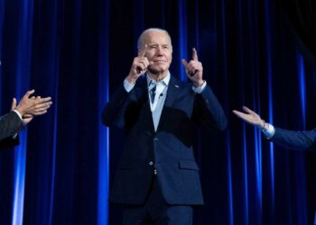 Obama, Clinton y celebridades ayudan a Biden a recaudar 26 millones de dólares para su campaña en una noche