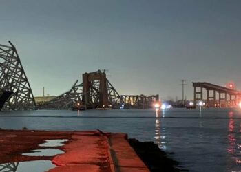 (VIDEO) Al menos 20 personas desaparecidas al colapsar puente en Baltimore tras colisión de carguero