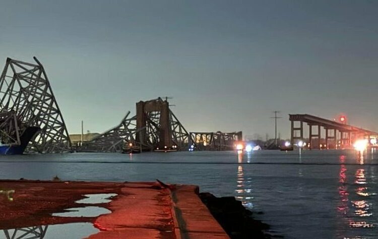 (VIDEO) Al menos 20 personas desaparecidas al colapsar puente en Baltimore tras colisión de carguero