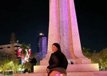 Alcaldía de San Salvador sancionará a «influencer Romira» por mostrar sus partes íntimas frente al Salvador del Mundo