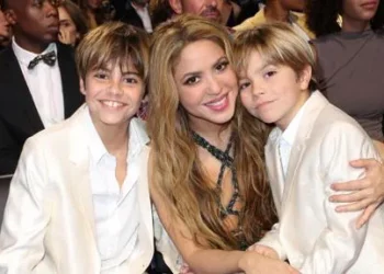 Hijos de Shakira exigen regalías a la cantante por «Acróstico»