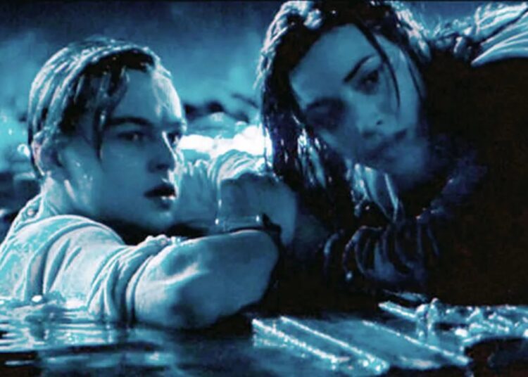 Pagan más de 700.000 dólares por la puerta que salvó a Kate Winslet en ‘Titanic’