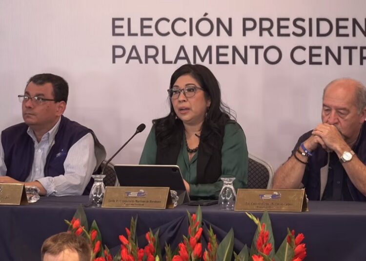 TSE pone a cero el sistema informático para iniciar recuento de votos