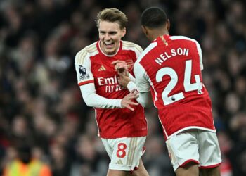El Arsenal vence al Luton sin su artillería pesada