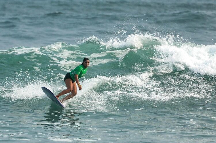 Los salvadoreños Alvarado, Portillo y Salinas avanzaron en el Surf City El Salvador ISA World Longboard Championship 2024