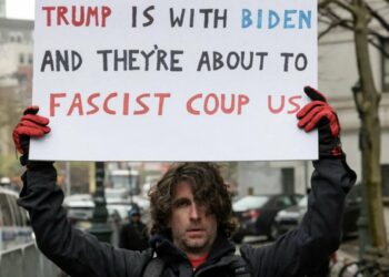 Muere hombre que se prendió fuego cerca de juicio de Trump