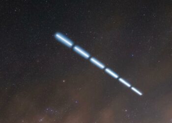 Cohete de SpaceX deja inquietante línea punteada en el cielo