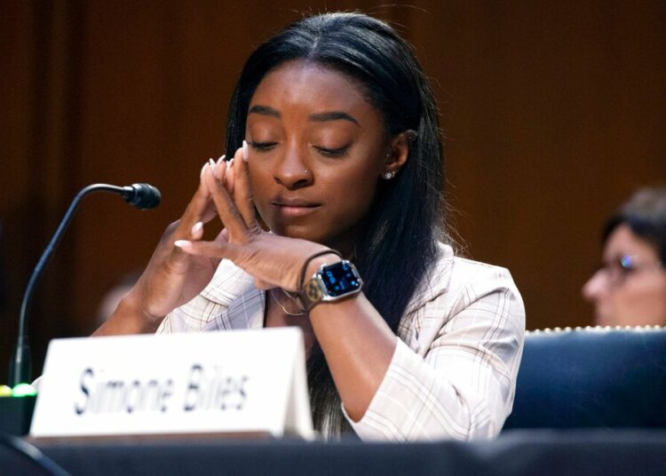 Simone Biles y otras 100 víctimas del abusador sexual Larry Nassar recibirán una millonaria compensación del gobierno de Estados Unidos