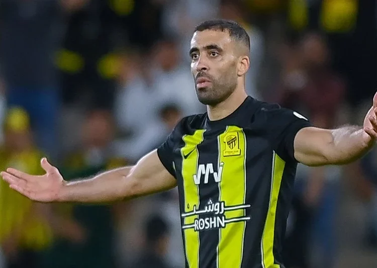 Futbolista recibe latigazos de un hincha tras perder la Supercopa de Arabia Saudita