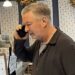 (VIDEO) Alec Baldwin fue hostigado por una activista pro palestina en una cafetería