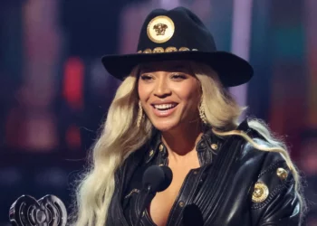 Beyoncé hace historia con «Cowboy Carter» al alcanzar el primer lugar en la lista de éxitos de country