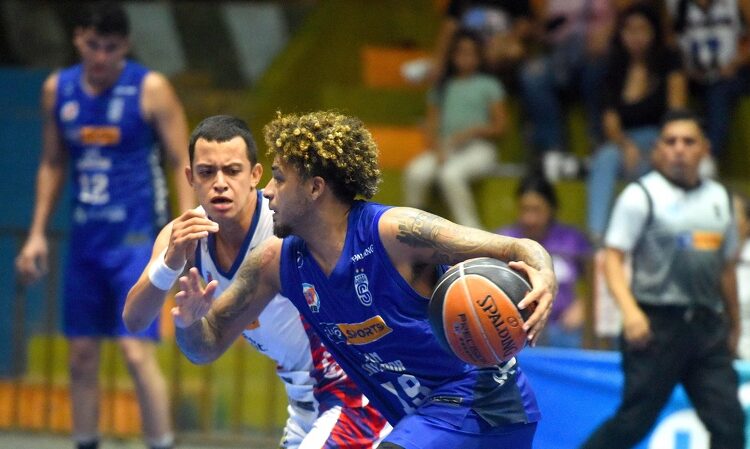 San Salvador mantiene el liderato en la LMB tras victoria en tiempo extra ante Brujos