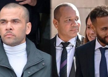 Dani Alves saldó su deuda con el padre de Neymar y recibió una dura respuesta