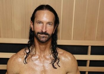 El biohacker Dave Pascoe de 61 años que parece tener 38, reveló sus secretos para derrotar la vejez