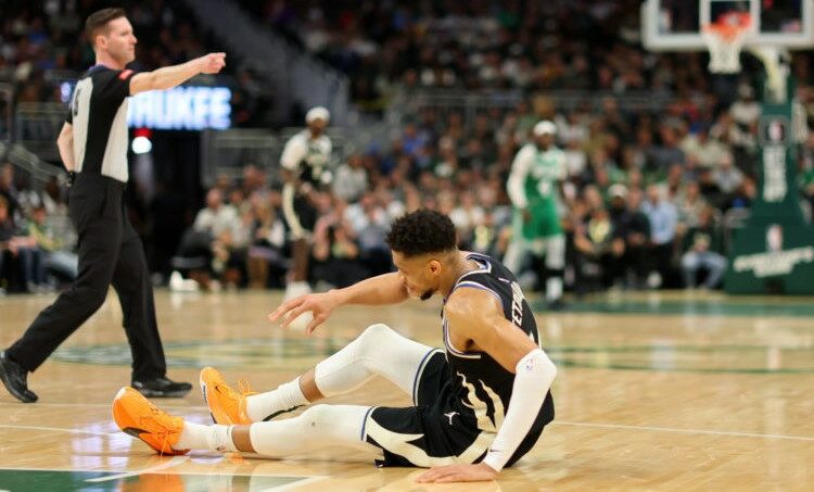 Giannis Antetokounmpo, baja el resto de la temporada regular