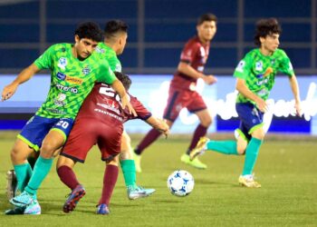 Santa Tecla no da tregua en el estadio Las Delicias