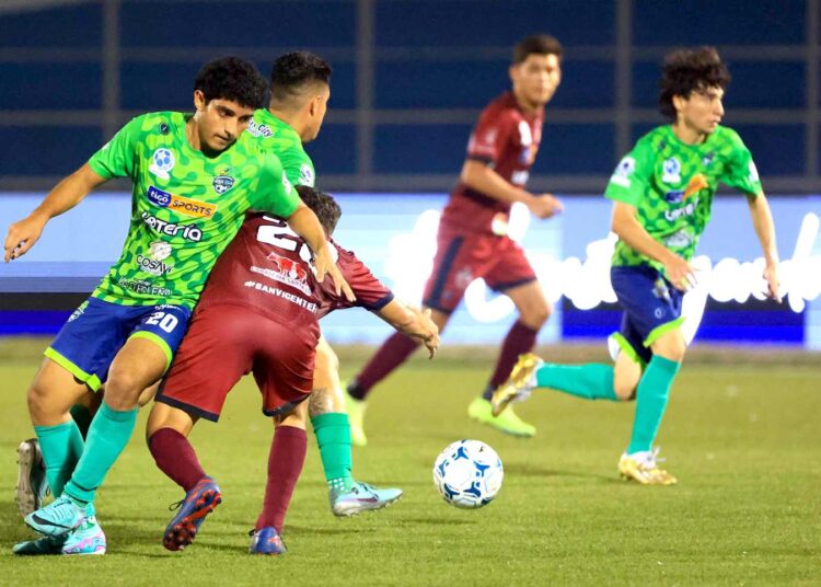 Santa Tecla no da tregua en el estadio Las Delicias