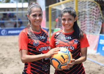 Hermanas Pérez fueron protagonistas en el triunfo de BS UES en fútbol playa
