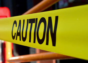 Policía rescata a joven que intentó quitarse la vida desde paso a desnivel de Apopa