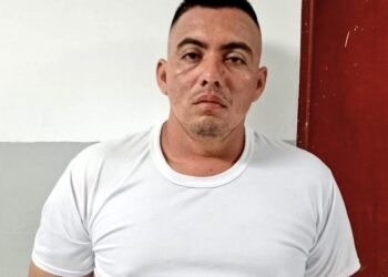 Detienen a pandillero que fue fotografiado por hacer señales alusivas a maras