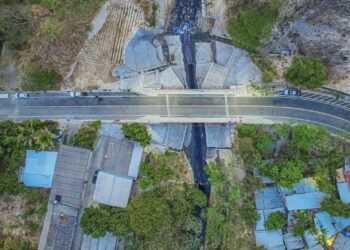 Autoridades entregan puente en avenida El Bálsamo, Soyapango, San Salvador