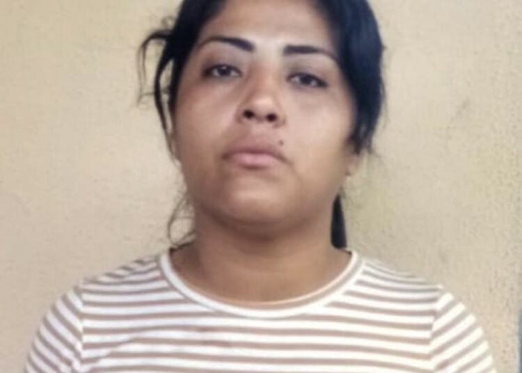 Arrestan a pandillera que participó en el homicidio de dos hombres en Mejicanos