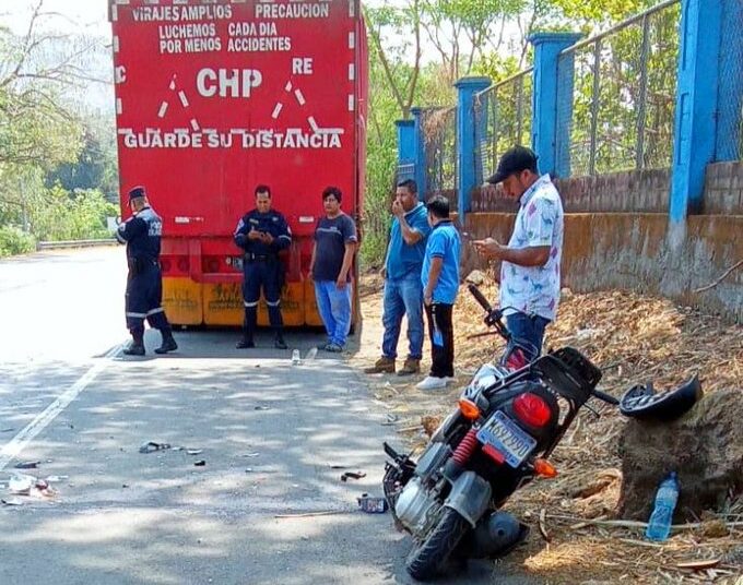 Fuerte accidente dejó a un menor de edad gravemente lesionado