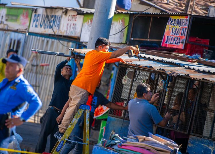 Más de 250 vendedores continúan con la movilización para liberar calles de San Salvador