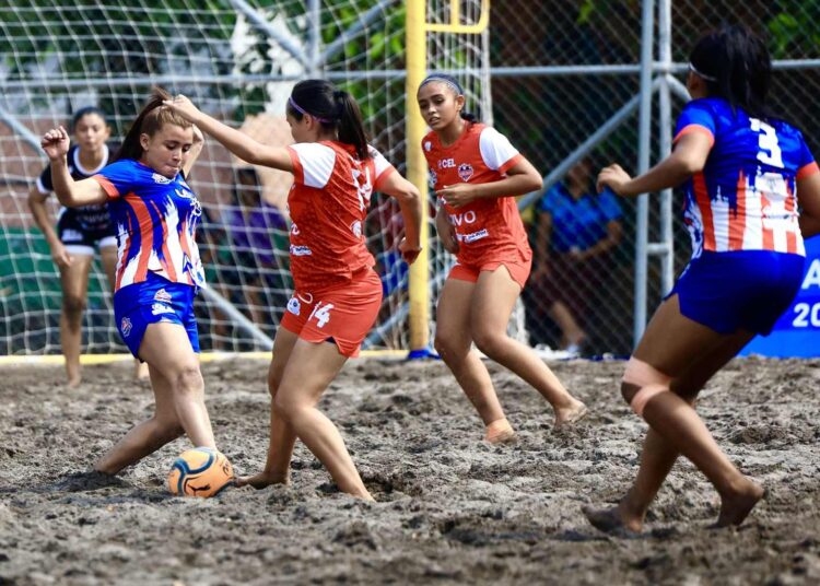 Las nuevas promesas femeninas de la Liga de Fútbol Playa