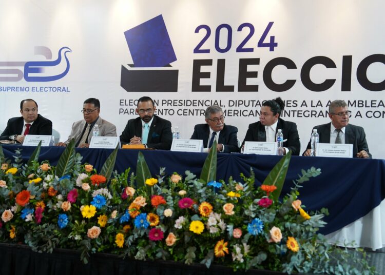 Diputados del Parlacen y alcaldes de San Salvador recibieron sus credenciales