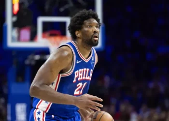 Joel Embiid figura de los Philadelphia 76ers sorprendió al revelar que padece parálisis de Bell