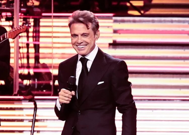 Luis Miguel rompe récord y vende más boletos que Karol G, Bad Bunny, y Madonna