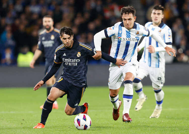 Real Madrid impone su pegada ante la Real Sociedad