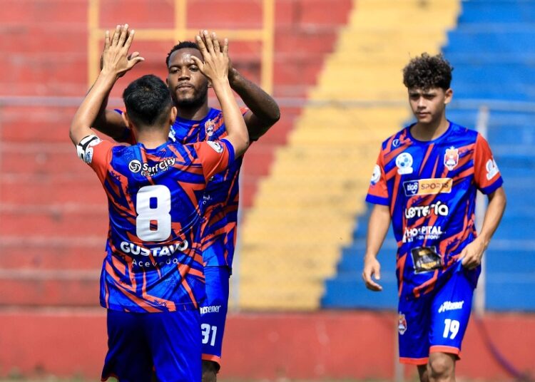 Caicedo le devuelve la alegría a Santa Ana y San Miguel reserva cupo a la siguiente fase