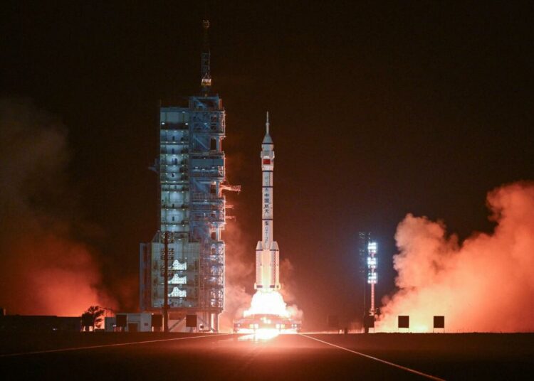 Despega la misión espacial china Shenzhou-18