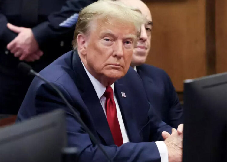 Trump sufre nuevos reveses en la corte: dos jueces rechazan desestimar cargos en su contra