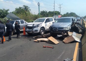 Accidente de tres vehículos involucrados dejó una persona lesionada