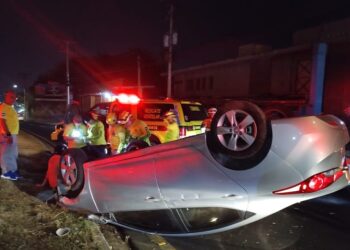 Accidente de tránsito deja dos personas lesionadas en bulevar del Ejército