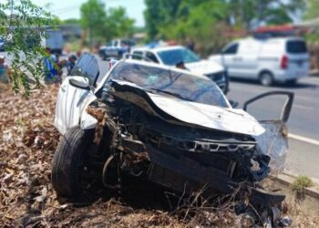 Accidente vial deja dos personas lesionadas en El Paraíso, Chalatenango