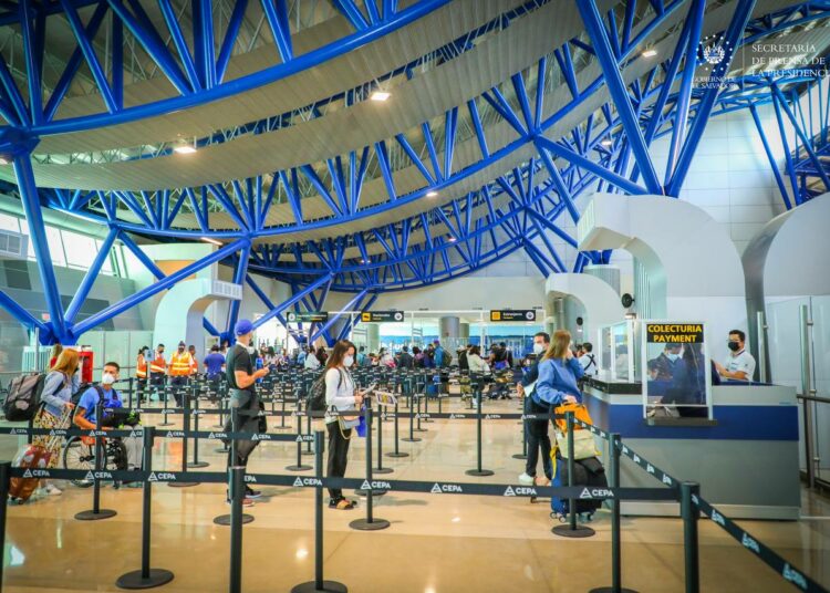 Bolivianos podrán viajar sin visa a El Salvador por otros 5 años