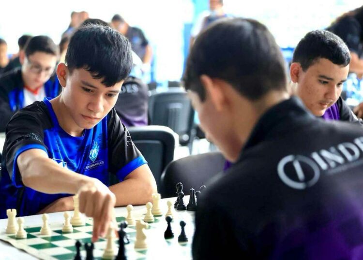 Carlos Roberto Ibarra lucha por el título del Abierto Puntuable de ajedrez