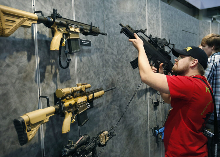 Cámara baja de Colorado aprueba proyecto de ley que prohíbe las armas semiautomáticas