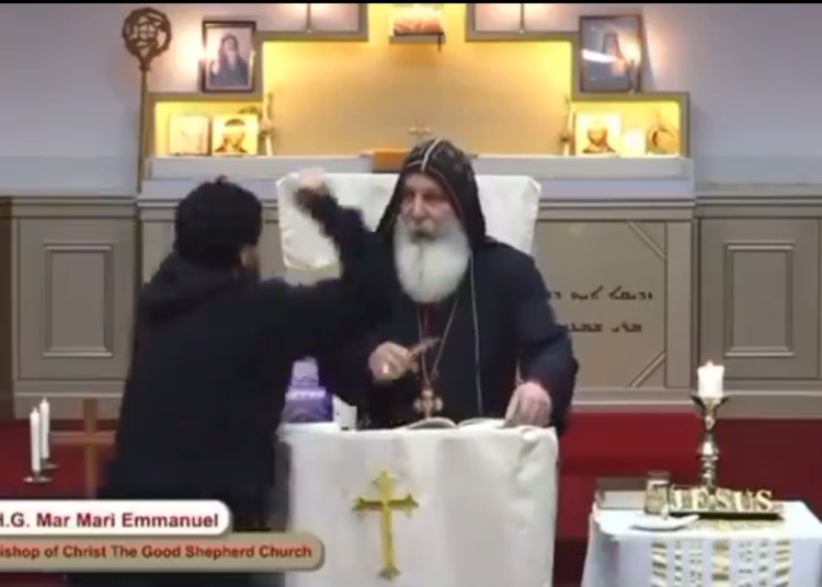 (IMÁGENES FUERTES) Apuñalan a un sacerdote y a varios feligreses en una iglesia en Australia