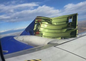 (VIDEO) Un avión Boeing de Southwest Airlines pierde el fuselaje del motor