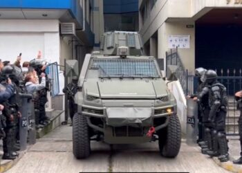 VIDEO: La Policía de Ecuador trasladó a Jorge Glas a una cárcel de máxima seguridad en Guayaquil