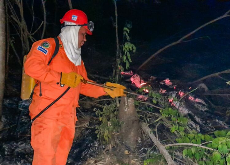 Sofocan incendio de maleza seca en residencial Vía del Mar, en Nuevo Cuscatlán