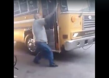 VIDEO | Reportan acto de intolerancia entre dos buseros en la zona de El Poliedro, en La Libertad