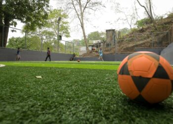 Gobierno entrega cuarta cancha renovada en San José Villanueva